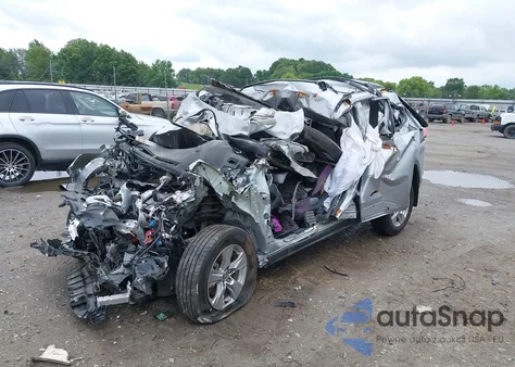 2022 Toyota Rav4 Xle z USA, uszkodzony, nr VIN 2T3W1RFV3NC207369